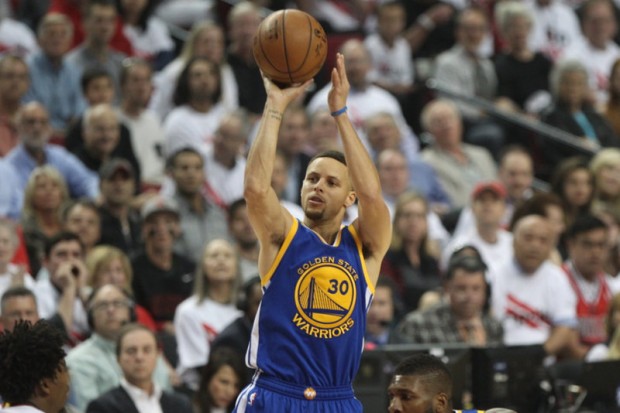 Стеф Къри се завърна и спечели мача срещу Портланд (видео)